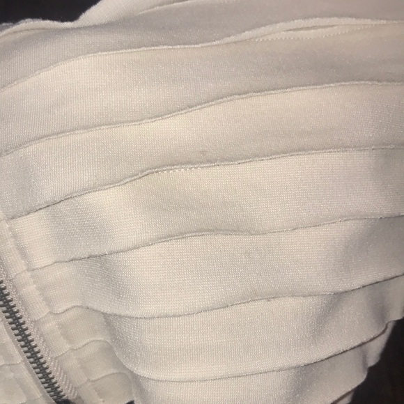 Urban Outfitters White Ruffle Mini w/ Front Zipper - Picture 6 of 6